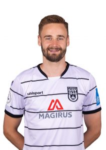 9 Lucas Röser