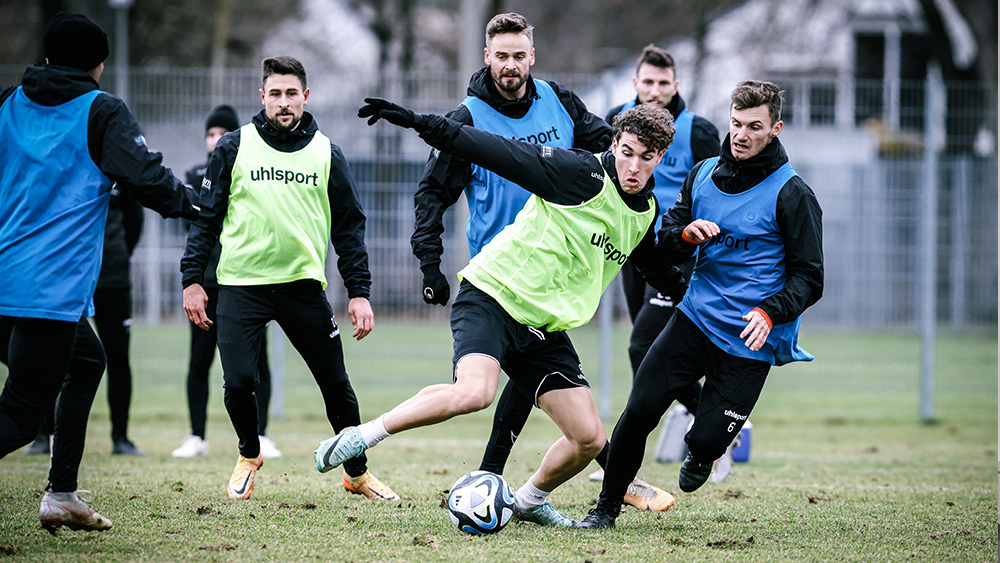 Erste Trainingswoche und Testspiel