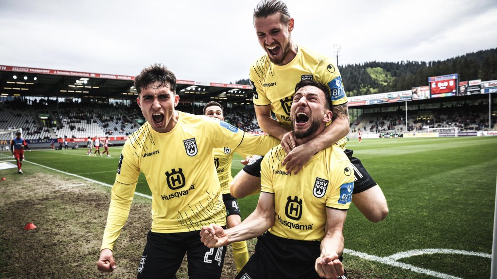 Sieg in Freiburg! Der SSV gewinnt mit 1:2 im Dreisamstadion.