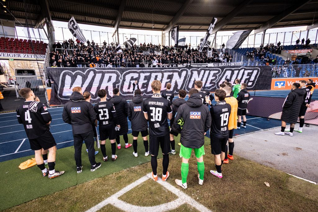 Die Faninfos vor Karlsruhe