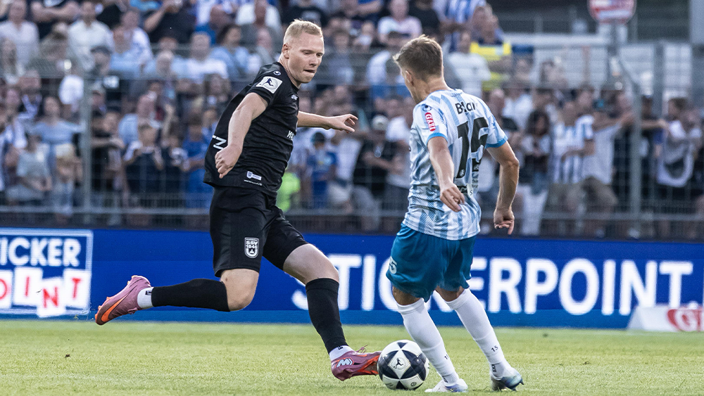 Platzverweis verändert das Spiel – Niederlage zum Auftakt